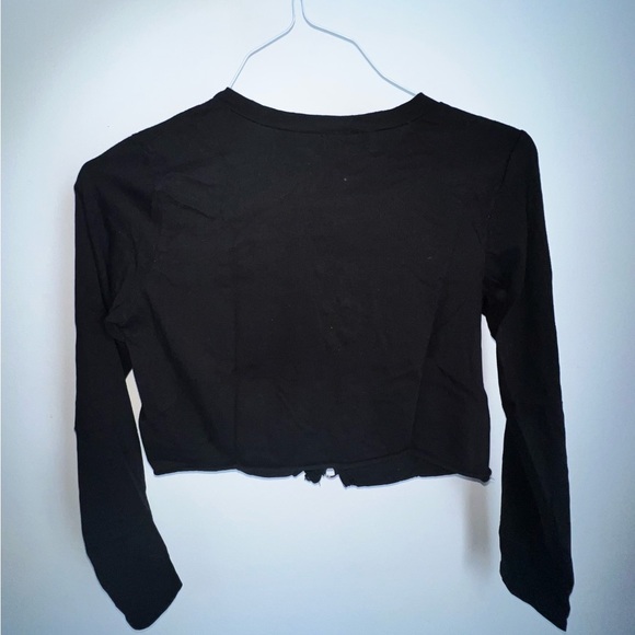 Black top - Picture 3 of 4